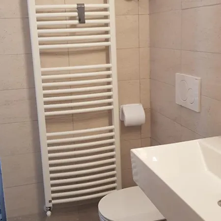 בית אירוח Brunate98 *